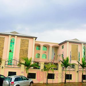 Brighton Hotel And Suites